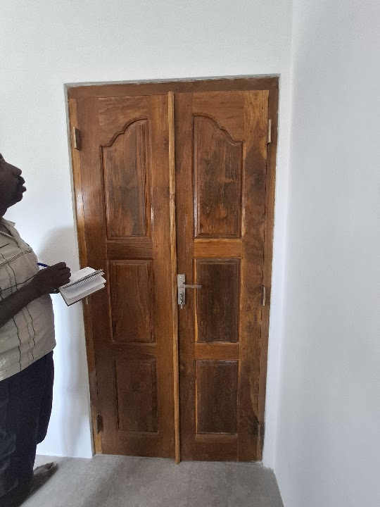 Heritage panel entrance in polished timber, design DR-018