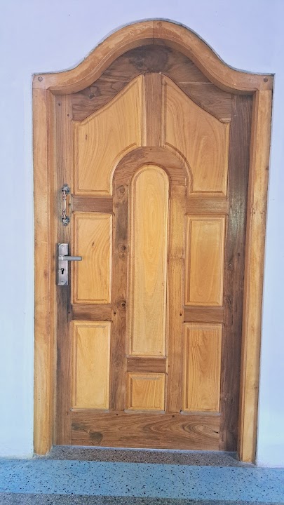 Double panel entrance suite in polished timber, design DR-034